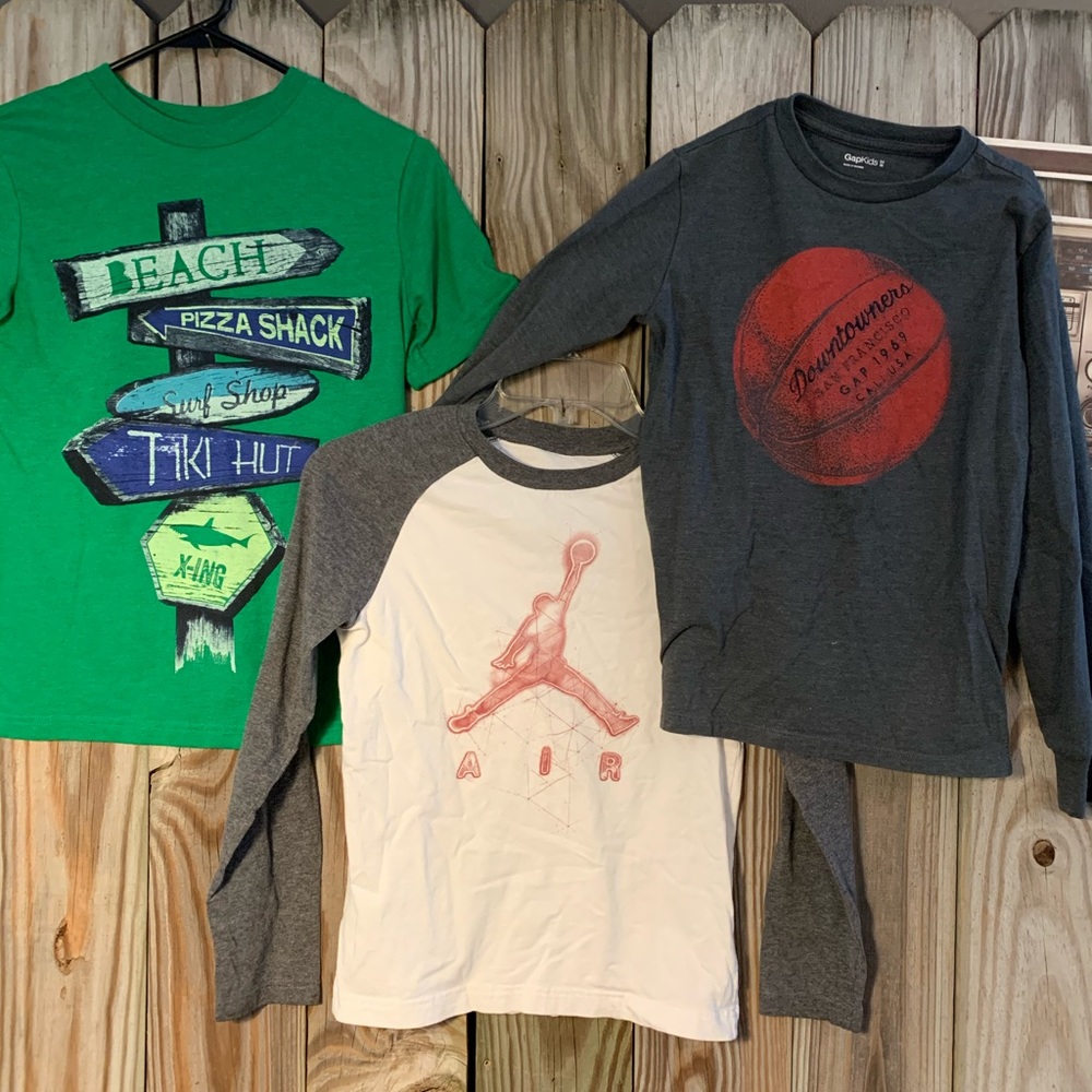 Boys size 8 ⭐️ set of 3 great condition T-shirts